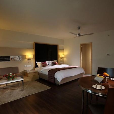 Rājahmundry Hotel Shelton מראה חיצוני תמונה